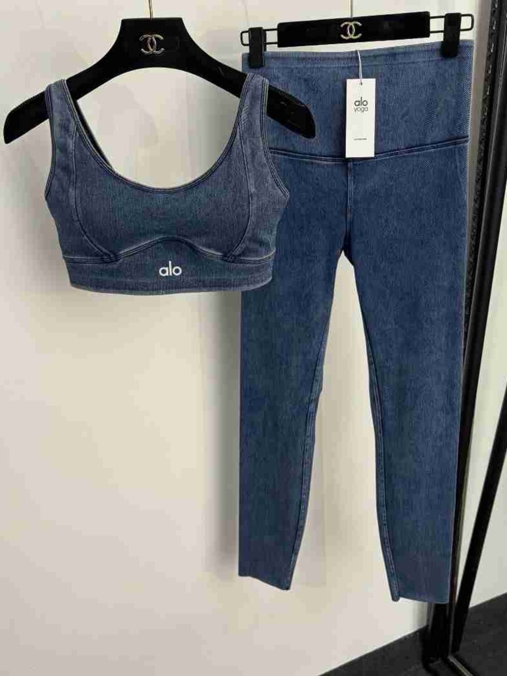 ALO Yoga Denim-Effect Crop Sports Bra and High-Waist Leggings - Blue